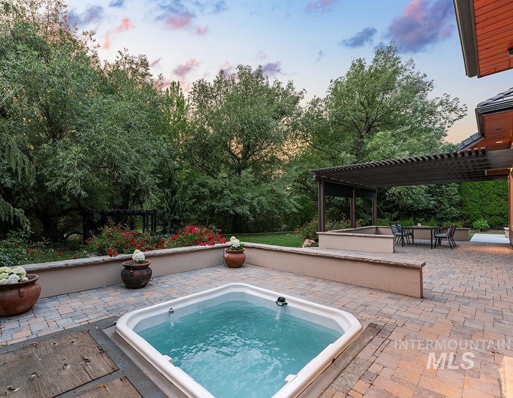 422 E Lake Briar Ln, Eagle, Idaho 83616, 3 Bedrooms, 2.5 Bathrooms, Residential For Sale, Price $1,339,000, 98988207