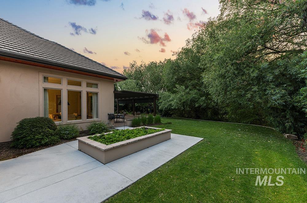 422 E Lake Briar Ln, Eagle, Idaho 83616, 3 Bedrooms, 2.5 Bathrooms, Residential For Sale, Price $1,339,000, 98988207