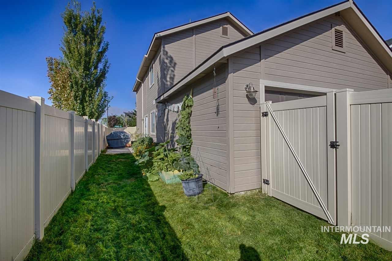 602 N Carisbrooke Ave., Meridian, Idaho 83642-5502, 3 Bedrooms, 2.5 Bathrooms, Residential For Sale, Price $360,000, 98988208