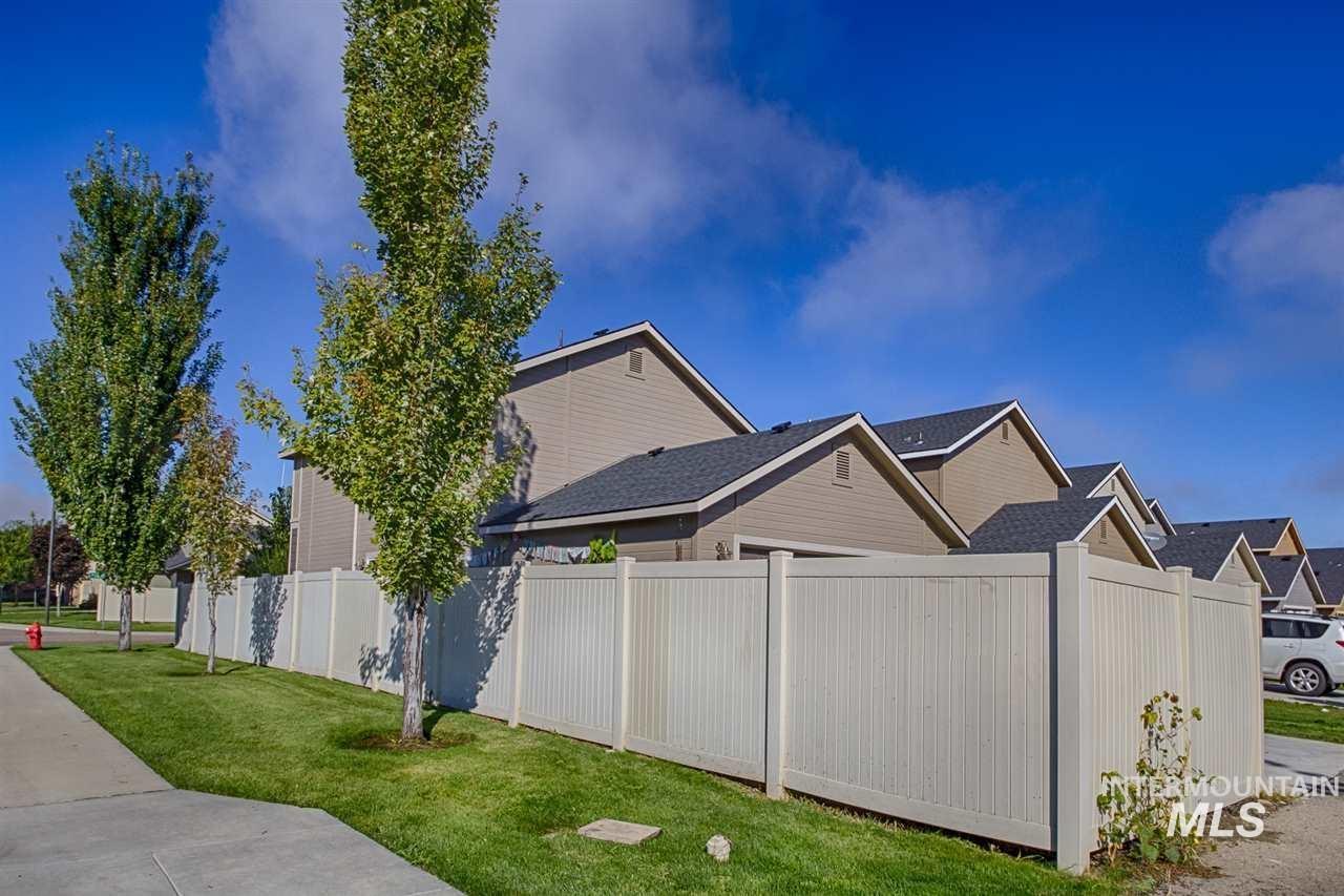 602 N Carisbrooke Ave., Meridian, Idaho 83642-5502, 3 Bedrooms, 2.5 Bathrooms, Residential For Sale, Price $360,000, 98988208