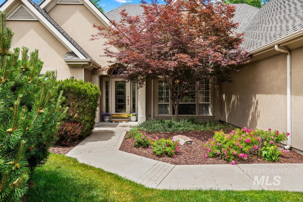 576 E Riverchase way, Eagle, Idaho 83616, 3 Bedrooms, 2.5 Bathrooms, Residential For Sale, Price $869,000, 98988209