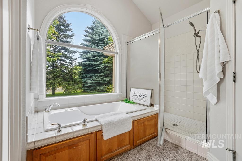 576 E Riverchase way, Eagle, Idaho 83616, 3 Bedrooms, 2.5 Bathrooms, Residential For Sale, Price $869,000, 98988209