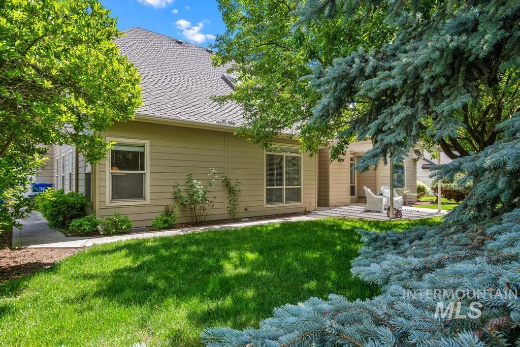 576 E Riverchase way, Eagle, Idaho 83616, 3 Bedrooms, 2.5 Bathrooms, Residential For Sale, Price $869,000, 98988209