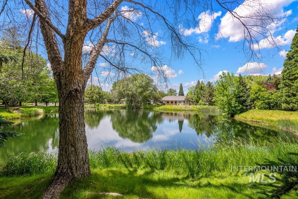 576 E Riverchase way, Eagle, Idaho 83616, 3 Bedrooms, 2.5 Bathrooms, Residential For Sale, Price $869,000, 98988209
