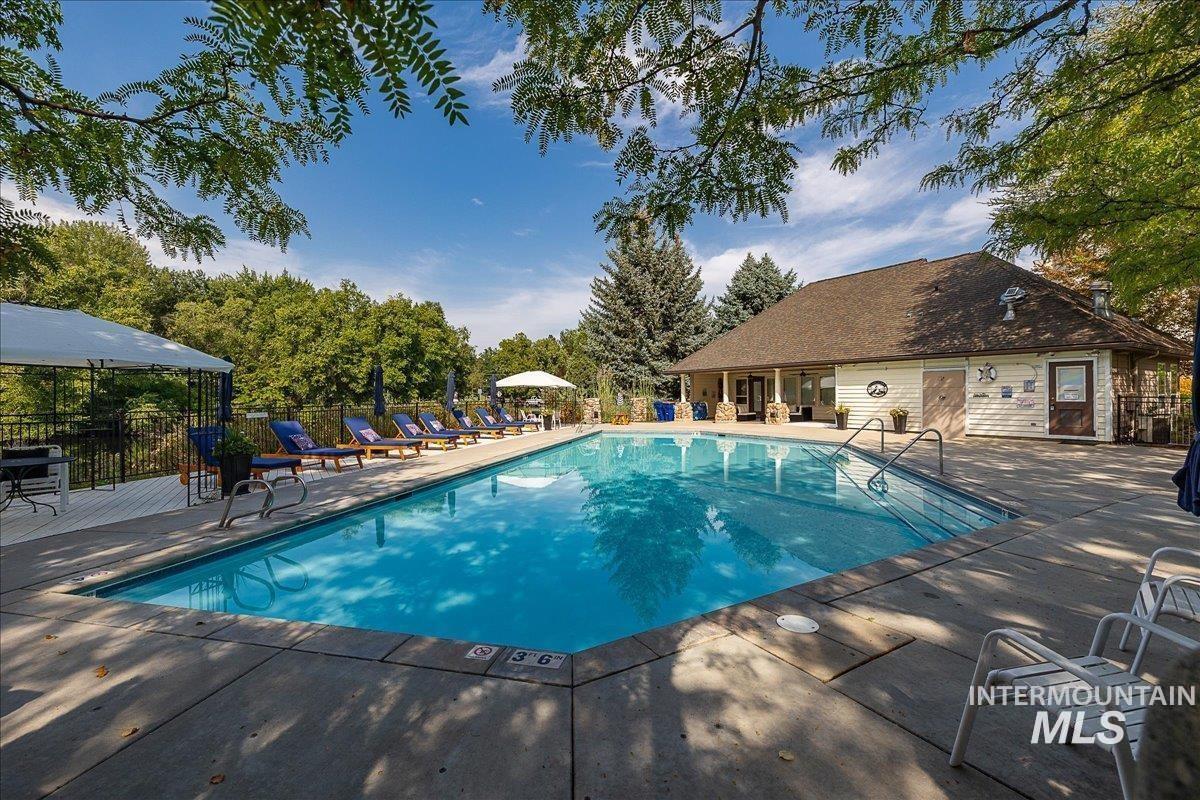 576 E Riverchase way, Eagle, Idaho 83616, 3 Bedrooms, 2.5 Bathrooms, Residential For Sale, Price $869,000, 98988209