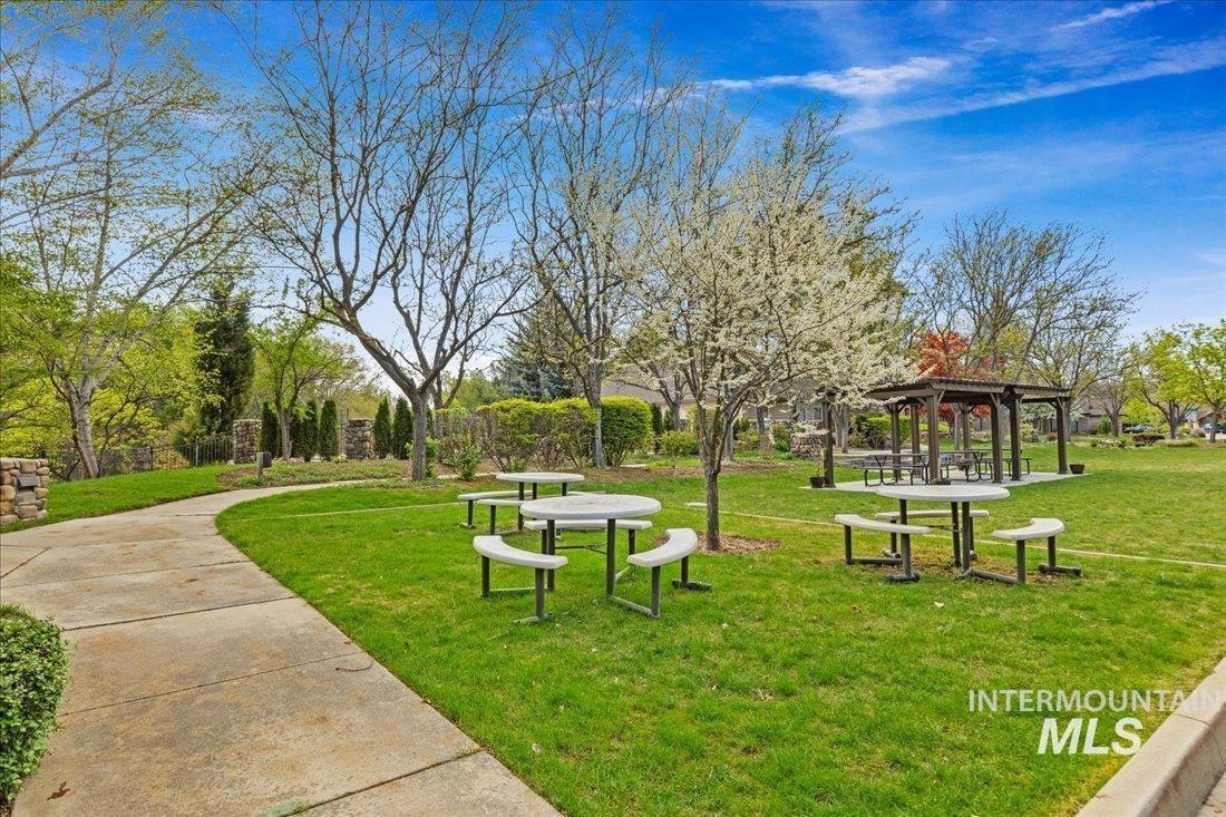 576 E Riverchase way, Eagle, Idaho 83616, 3 Bedrooms, 2.5 Bathrooms, Residential For Sale, Price $869,000, 98988209