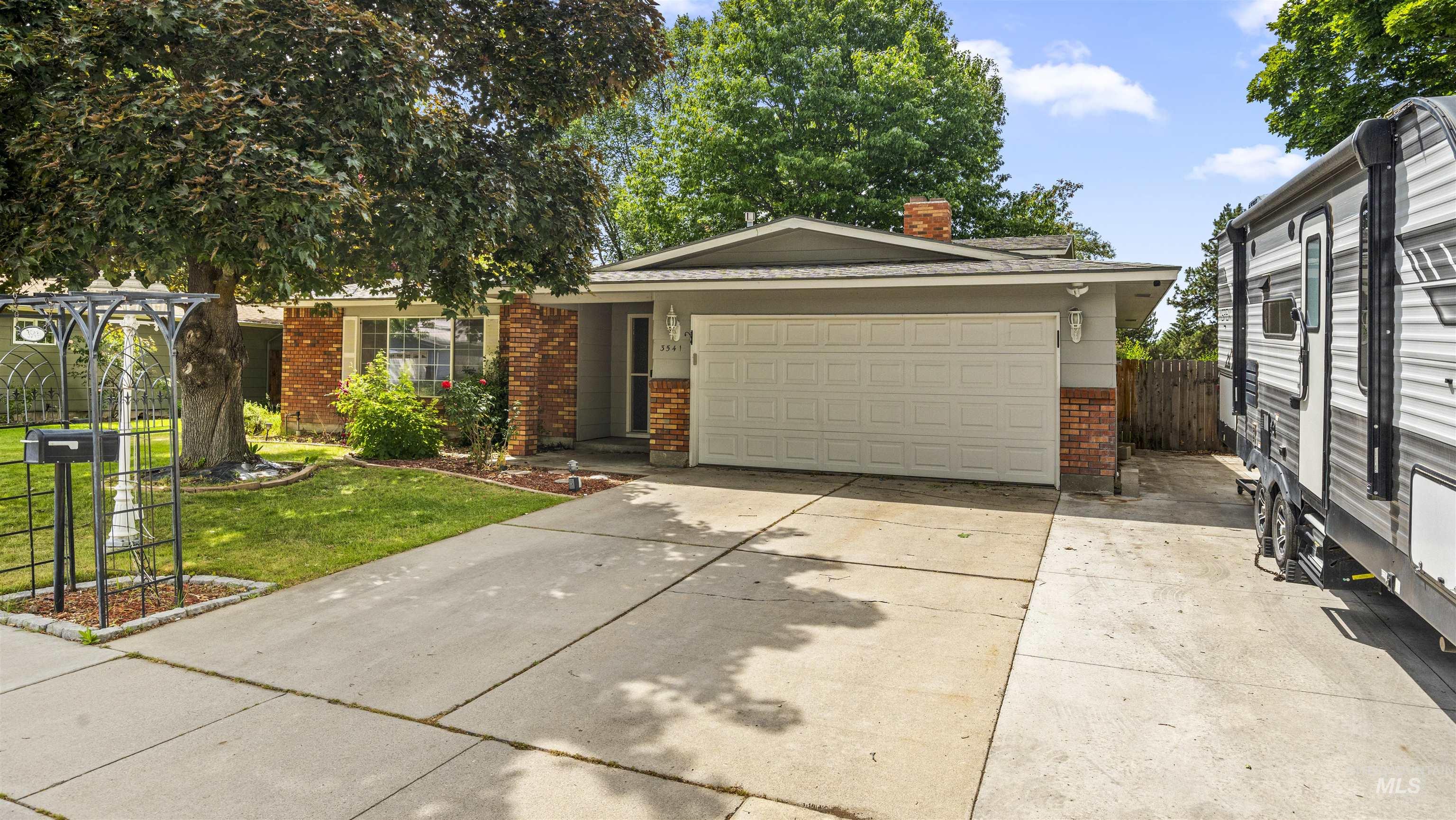 3541 N Pepperwood Dr., Boise, Idaho 83704, 4 Bedrooms, 3 Bathrooms, Residential For Sale, Price $489,900, 98988215