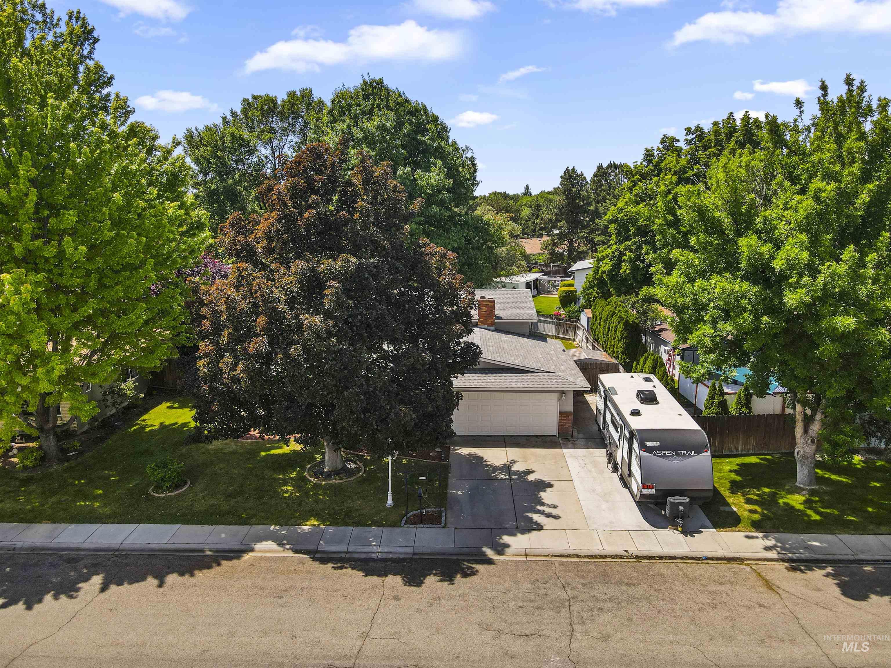 3541 N Pepperwood Dr., Boise, Idaho 83704, 4 Bedrooms, 3 Bathrooms, Residential For Sale, Price $489,900, 98988215