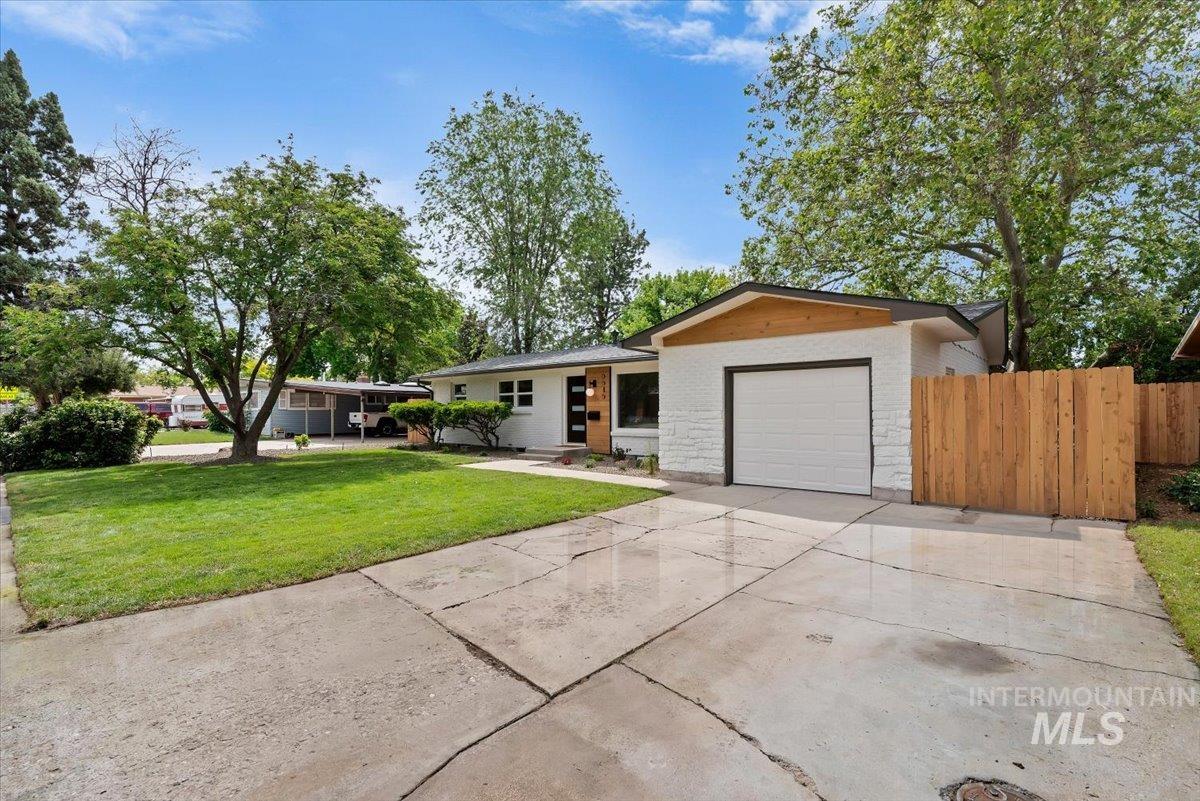 6615 W Ashland Dr, Boise, Idaho 83709, 5 Bedrooms, 2 Bathrooms, Residential For Sale, Price $649,900, 98988222