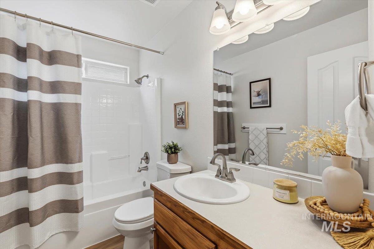 1950 E Challis Drive, Meridian, Idaho 83646, 3 Bedrooms, 2 Bathrooms, Residential For Sale, Price $429,900, 98988224
