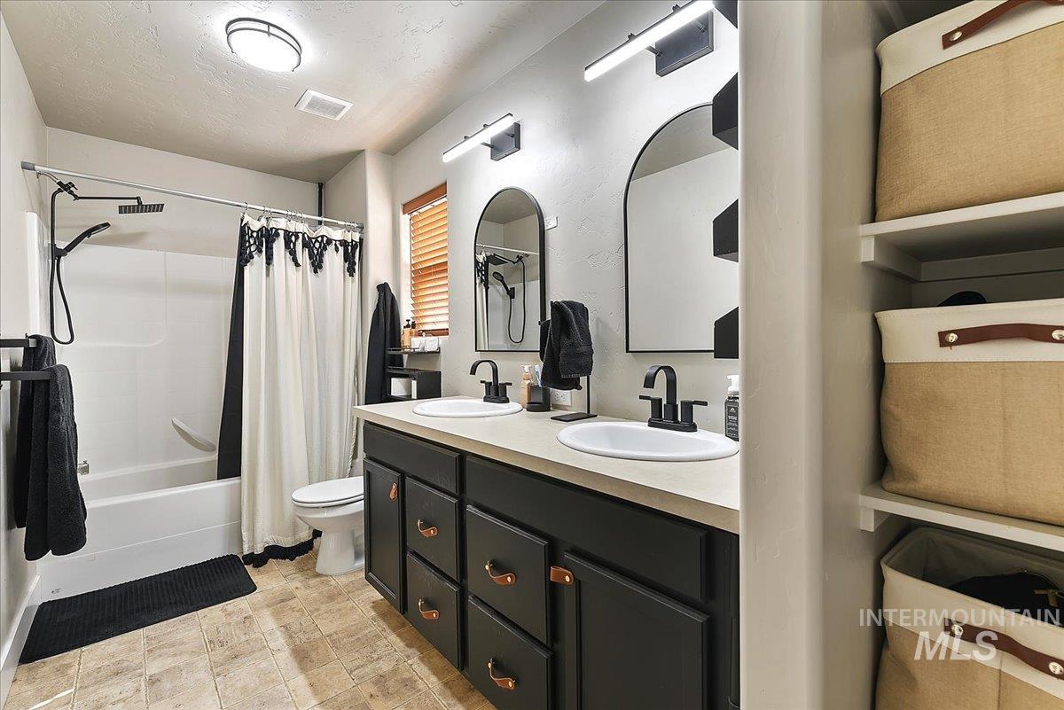 20145 Kremmwood Dr., Notus, Idaho 83656, 3 Bedrooms, 2 Bathrooms, Residential For Sale, Price $389,900, 98988226
