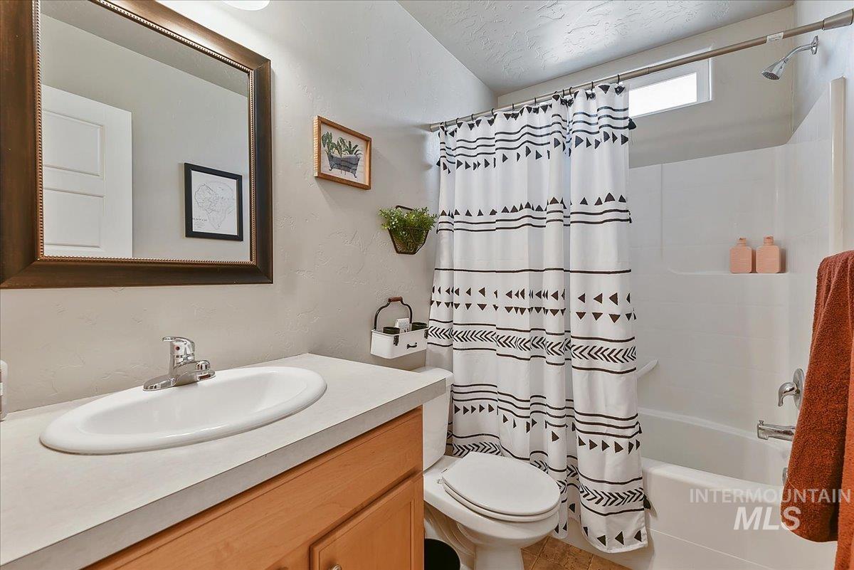 20145 Kremmwood Dr., Notus, Idaho 83656, 3 Bedrooms, 2 Bathrooms, Residential For Sale, Price $389,900, 98988226