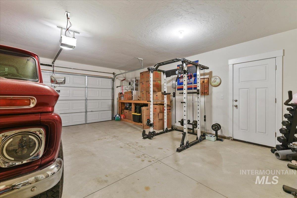 20145 Kremmwood Dr., Notus, Idaho 83656, 3 Bedrooms, 2 Bathrooms, Residential For Sale, Price $389,900, 98988226