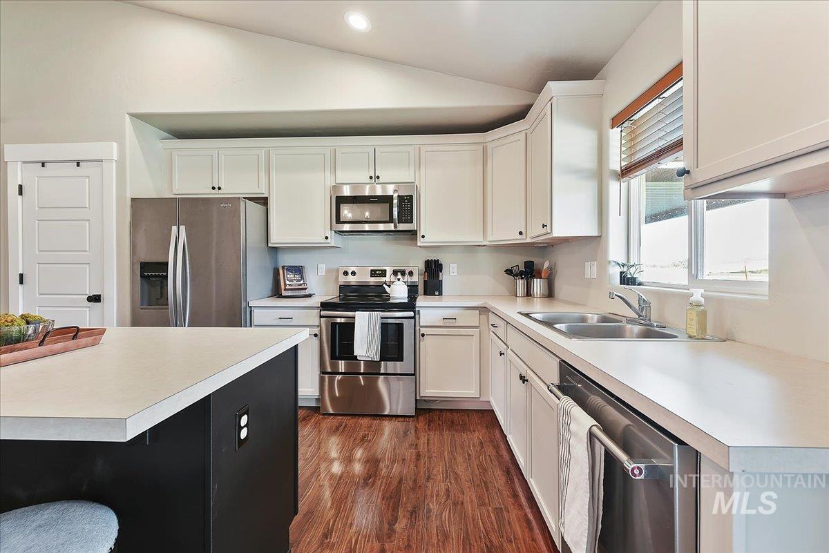 20145 Kremmwood Dr., Notus, Idaho 83656, 3 Bedrooms, 2 Bathrooms, Residential For Sale, Price $389,900, 98988226