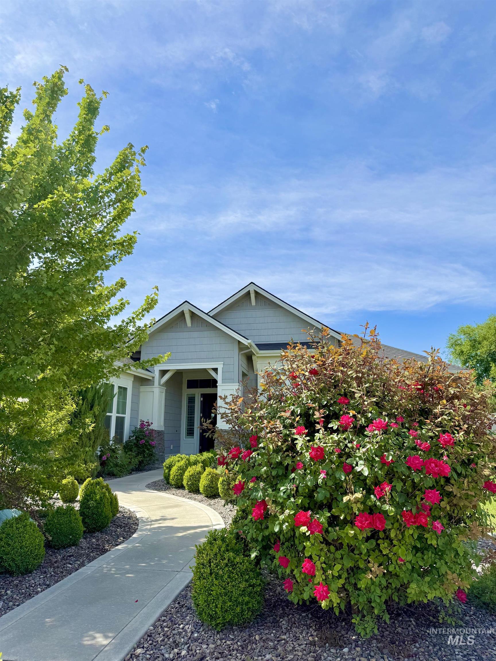 6239 W Frisby, Eagle, Idaho 83616-0000, 4 Bedrooms, 2.5 Bathrooms, Residential For Sale, Price $879,000,MLS 98988236