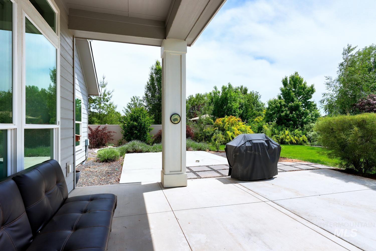 6239 W Frisby, Eagle, Idaho 83616-0000, 4 Bedrooms, 2.5 Bathrooms, Residential For Sale, Price $879,000,MLS 98988236