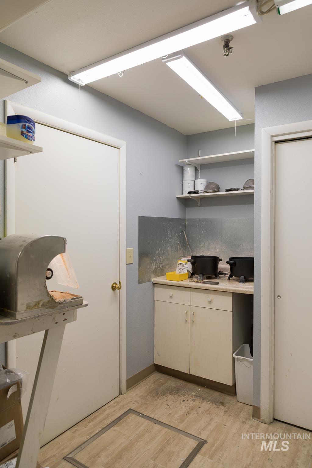 475 SW 12th St, Ontario, Oregon 97914, 6 Rooms, Business/Commercial For Sale, Price $350,000, 98988238