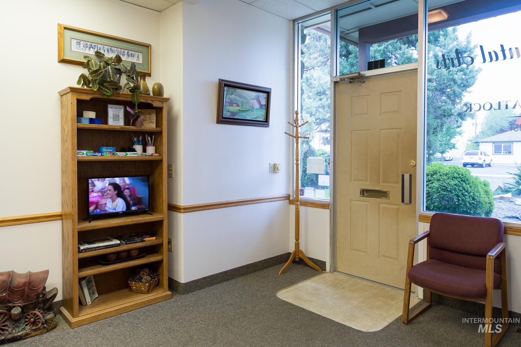 475 SW 12th St, Ontario, Oregon 97914, 6 Rooms, Business/Commercial For Sale, Price $350,000, 98988238
