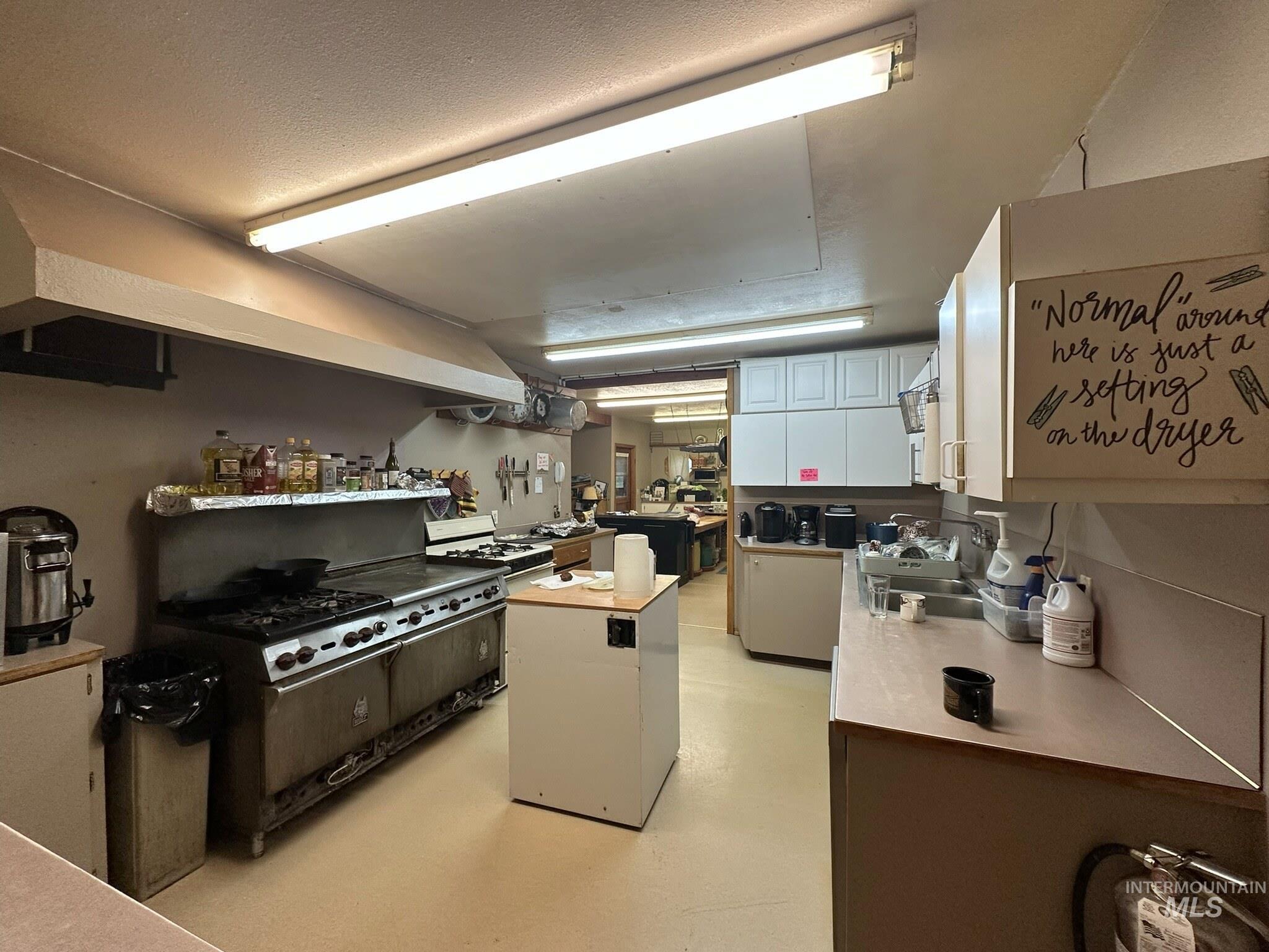 49130 Happy Valley Rd, Crane, Oregon 97722, 10 Bedrooms, Business/Commercial For Sale, Price $525,000, 98988241