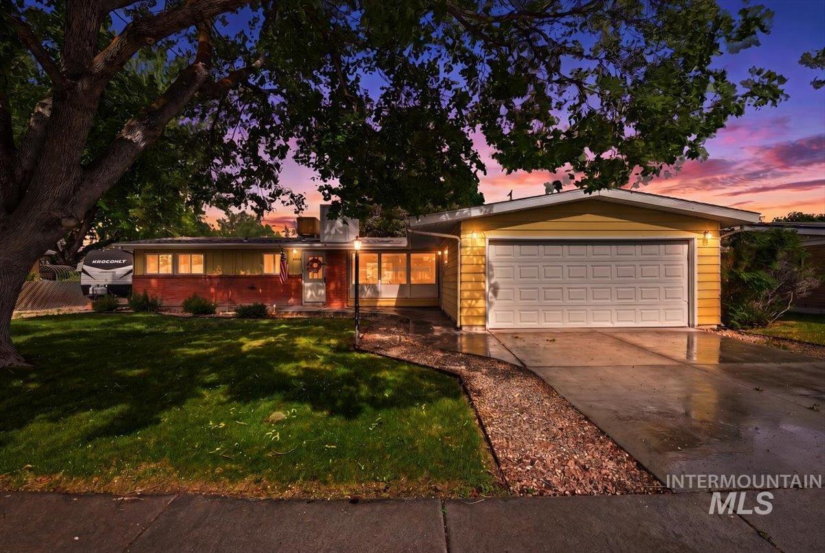 1130 N 8th E, Mountain Home, Idaho 83647, 3 Bedrooms, 2.5 Bathrooms, Residential For Sale, Price $340,000, 98988245