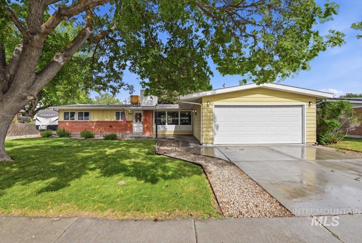 1130 N 8th E, Mountain Home, Idaho 83647, 3 Bedrooms, 2.5 Bathrooms, Residential For Sale, Price $340,000, 98988245