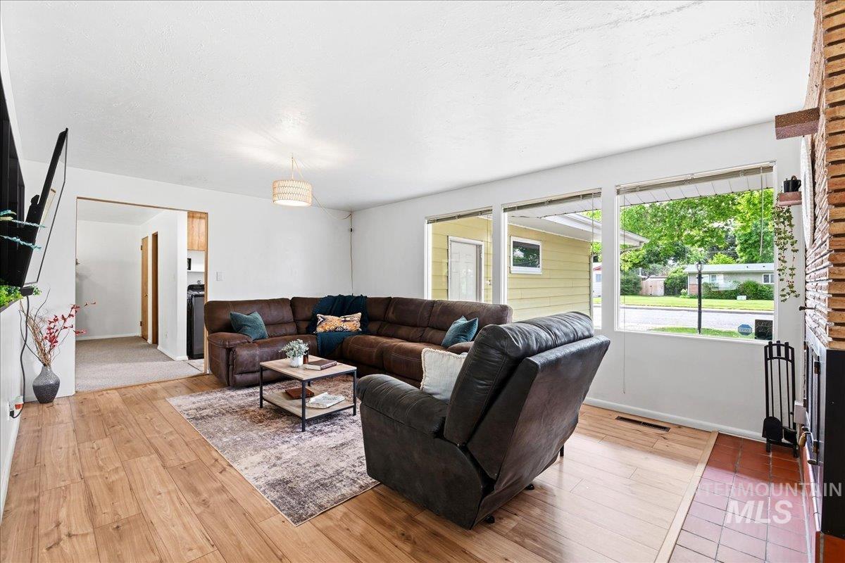 1130 N 8th E, Mountain Home, Idaho 83647, 3 Bedrooms, 2.5 Bathrooms, Residential For Sale, Price $340,000, 98988245