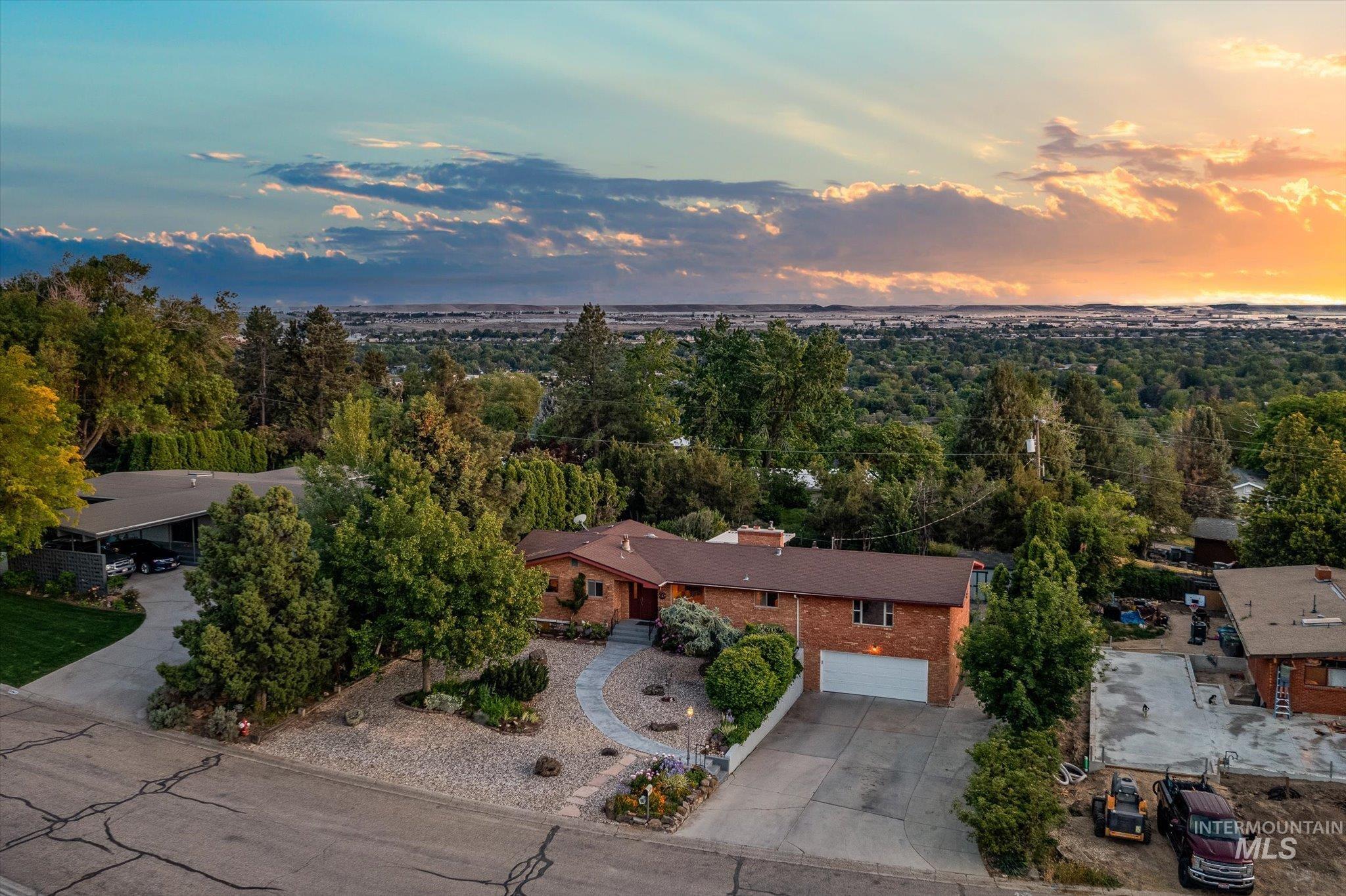 2745 E Starlington Dr, Boise, Idaho 83712, 4 Bedrooms, 3 Bathrooms, Residential For Sale, Price $869,900, 98988260