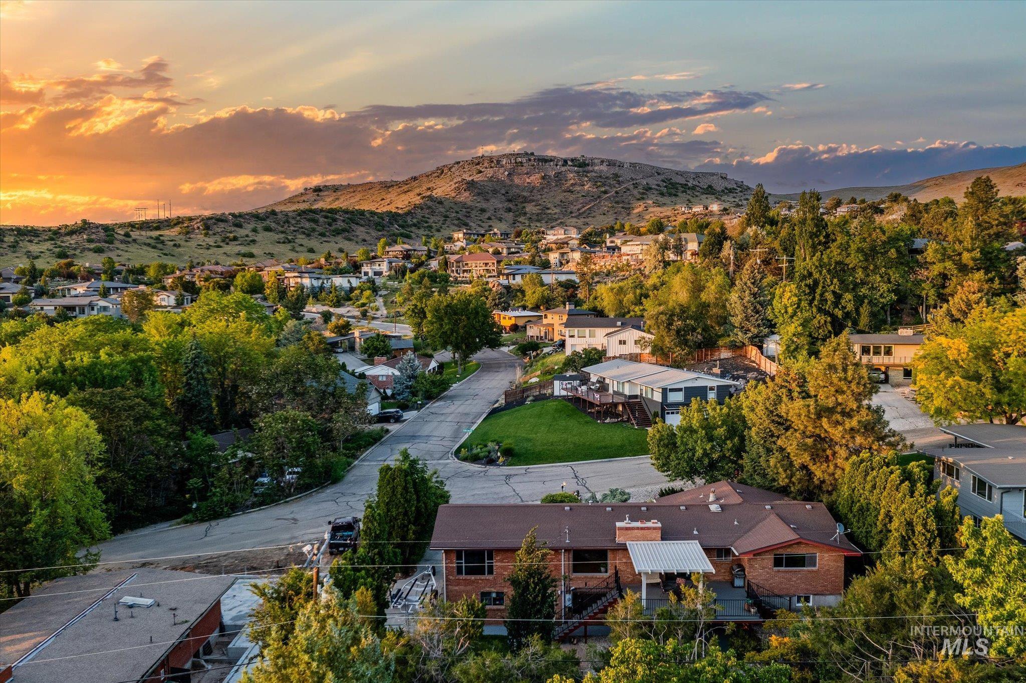 2745 E Starlington Dr, Boise, Idaho 83712, 4 Bedrooms, 3 Bathrooms, Residential For Sale, Price $869,900, 98988260