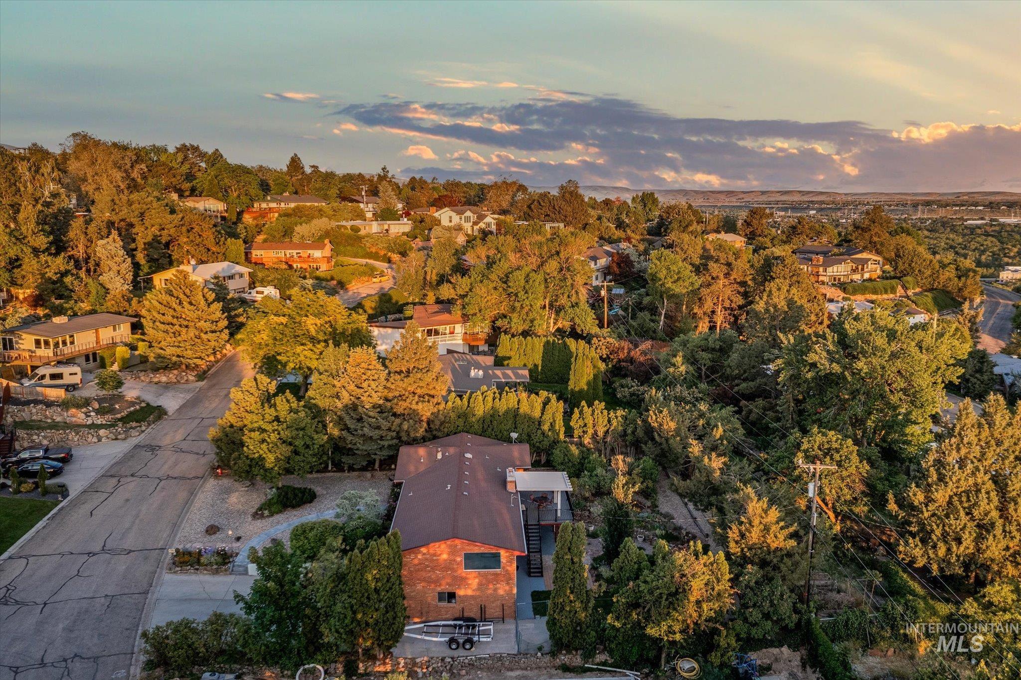 2745 E Starlington Dr, Boise, Idaho 83712, 4 Bedrooms, 3 Bathrooms, Residential For Sale, Price $869,900, 98988260