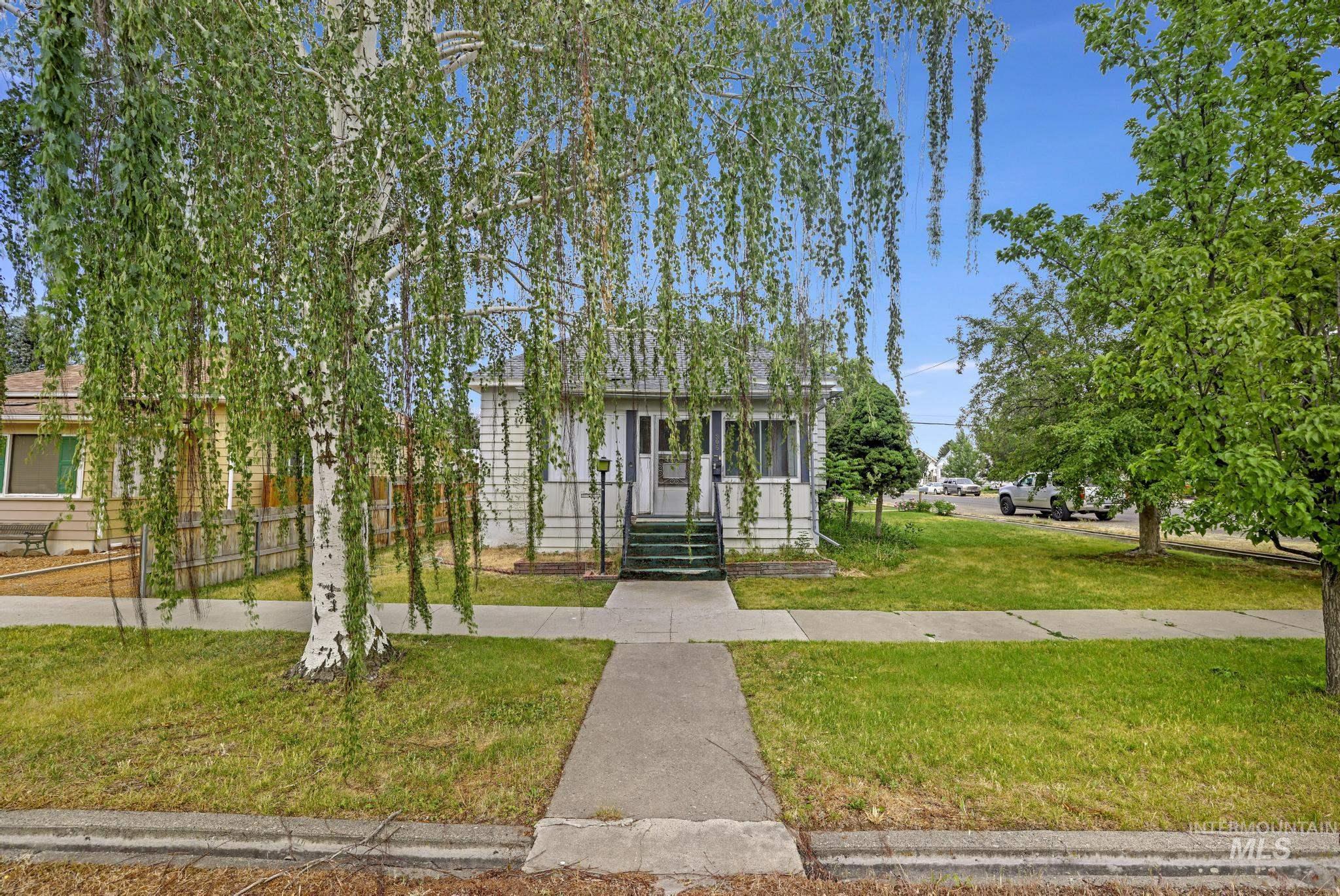 305 Colorado St, Gooding, Idaho 83330-1039, 3 Bedrooms, 2 Bathrooms, Residential For Sale, Price $329,900, 98988263