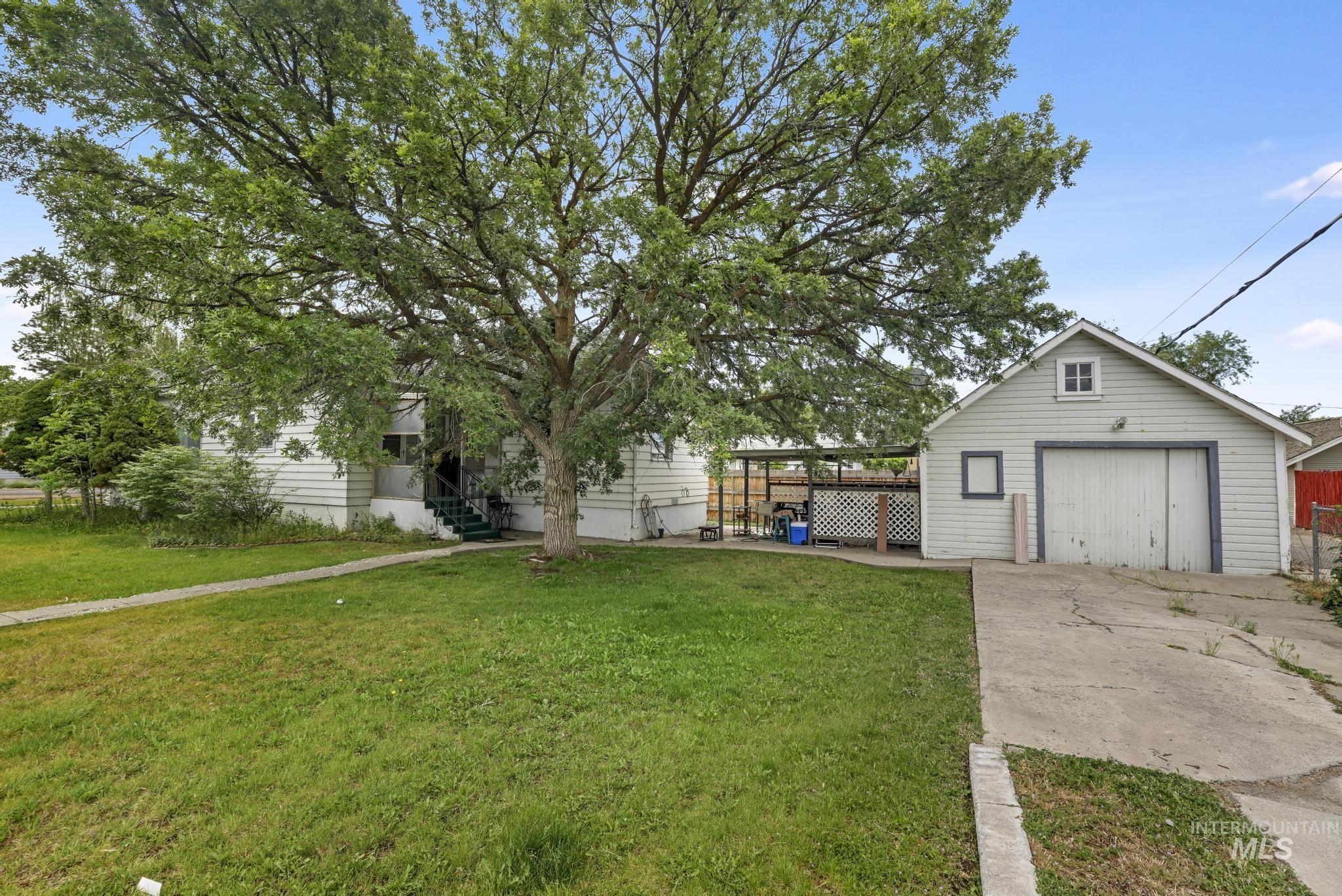 305 Colorado St, Gooding, Idaho 83330-1039, 3 Bedrooms, 2 Bathrooms, Residential For Sale, Price $329,900, 98988263