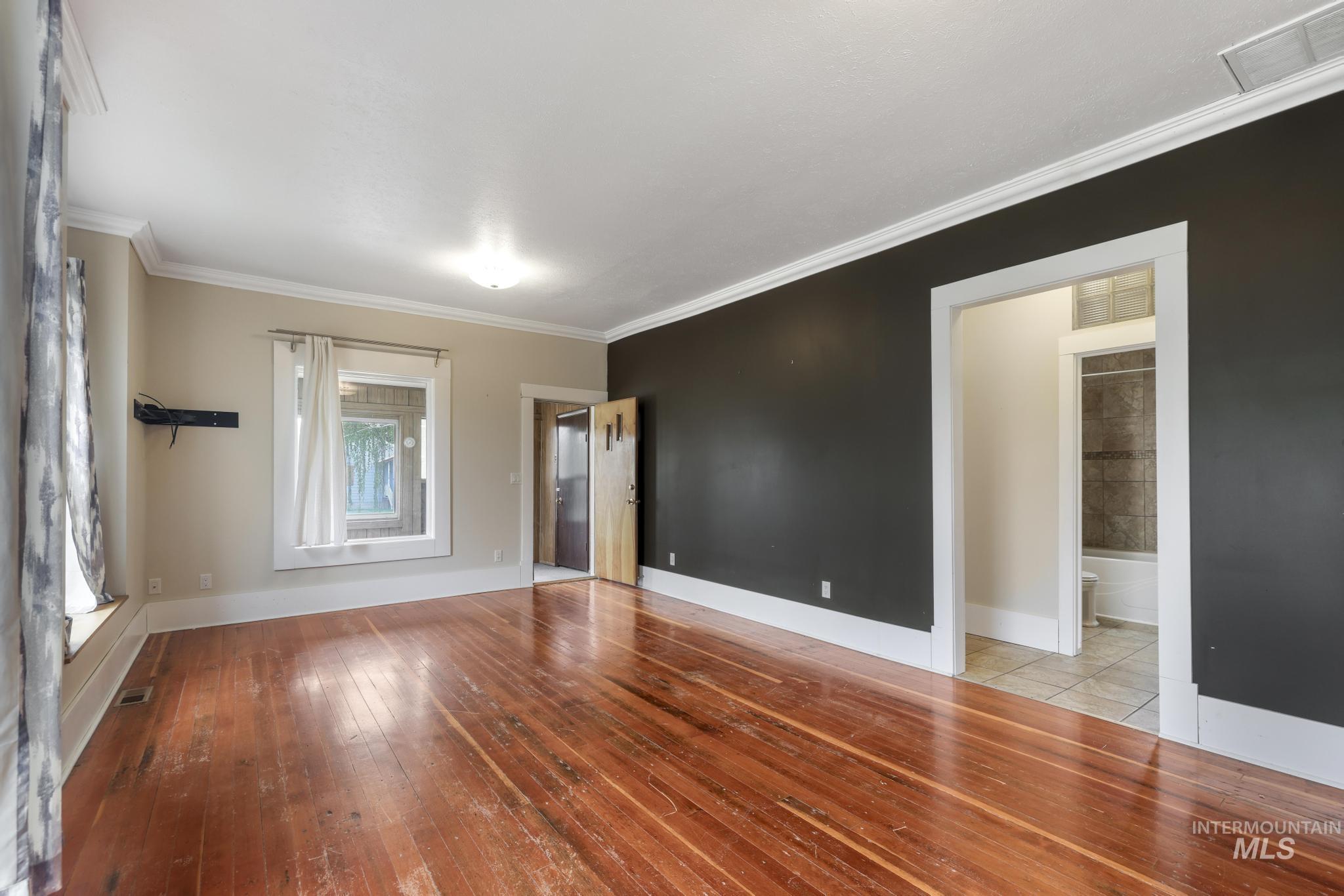 305 Colorado St, Gooding, Idaho 83330-1039, 3 Bedrooms, 2 Bathrooms, Residential For Sale, Price $329,900, 98988263