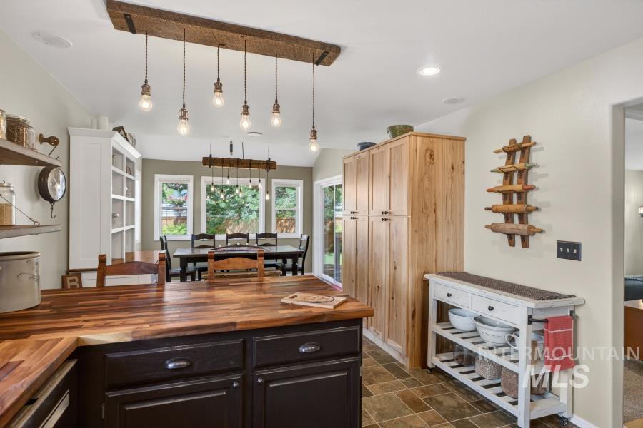 1673 Appaloosa Rd, Moscow, Idaho 83843, 3 Bedrooms, 3 Bathrooms, Residential For Sale, Price $585,000, 98988267
