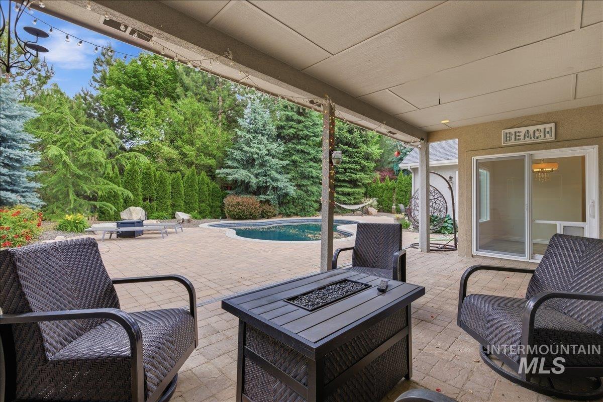 2816 S Bear Claw Way, Meridian, Idaho 83642, 4 Bedrooms, 3.5 Bathrooms, Residential For Sale, Price $975,000, 98988277