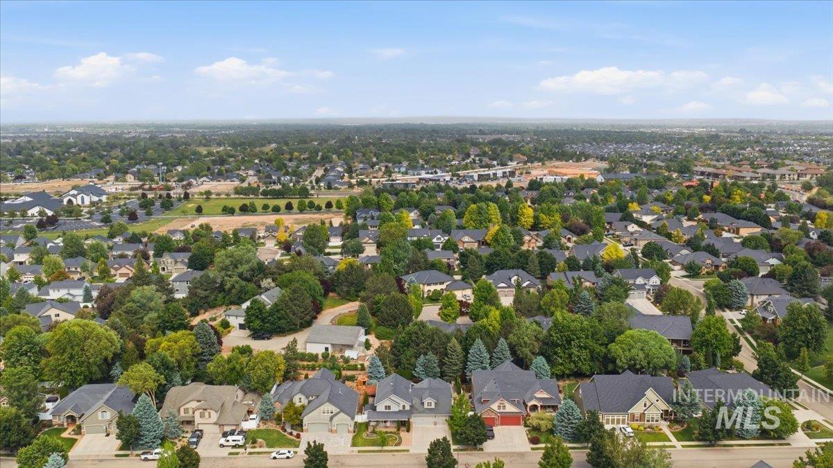 2816 S Bear Claw Way, Meridian, Idaho 83642, 4 Bedrooms, 3.5 Bathrooms, Residential For Sale, Price $975,000, 98988277