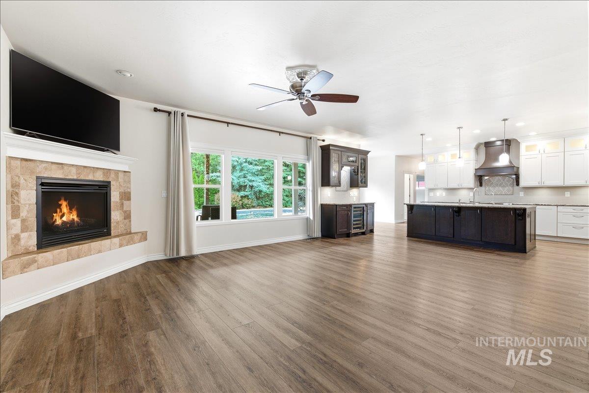 2816 S Bear Claw Way, Meridian, Idaho 83642, 4 Bedrooms, 3.5 Bathrooms, Residential For Sale, Price $975,000, 98988277
