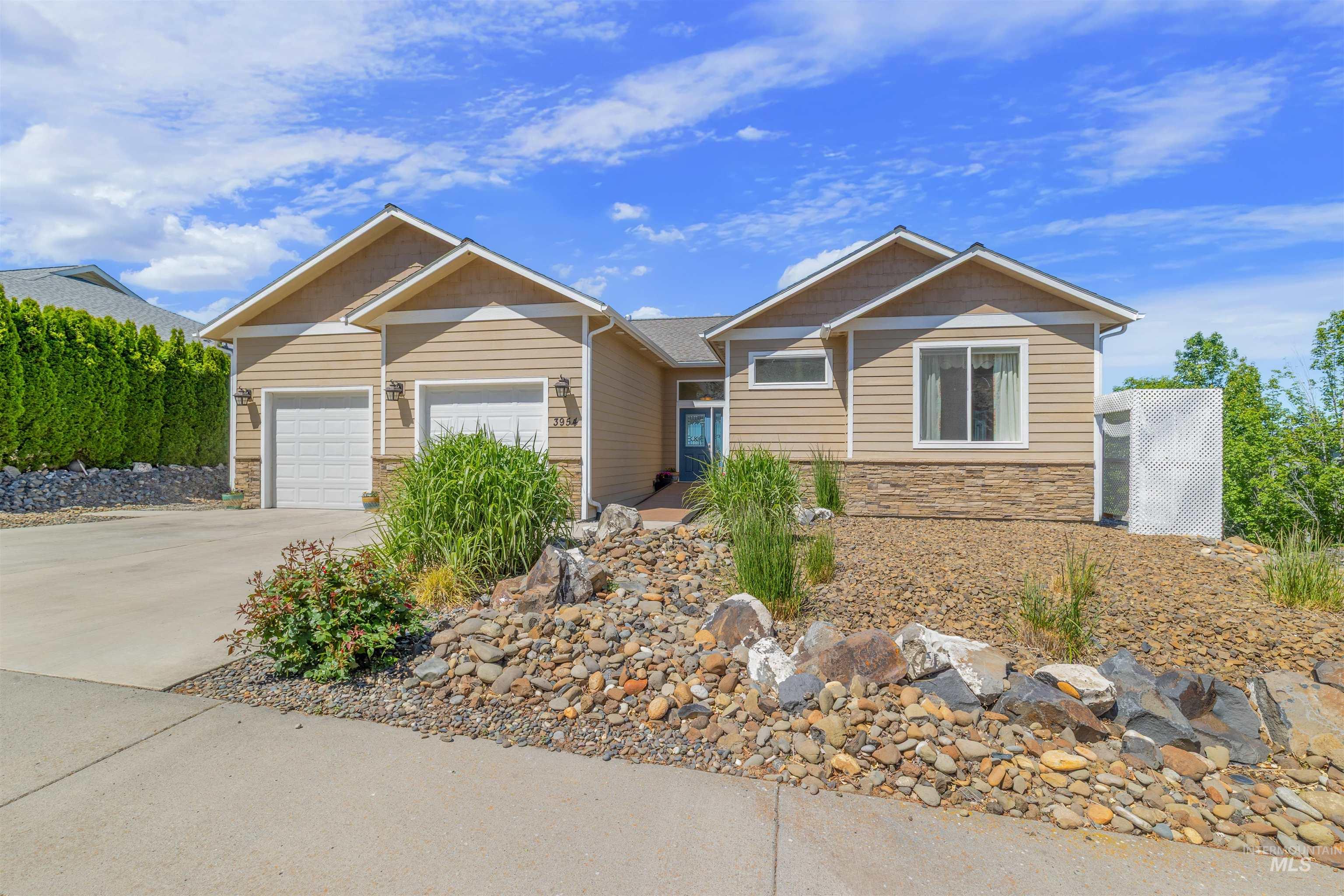 3954 Foothills Dr, Lewiston, Idaho 83501, 3 Bedrooms, 3 Bathrooms, Residential For Sale, Price $635,000, 98988280