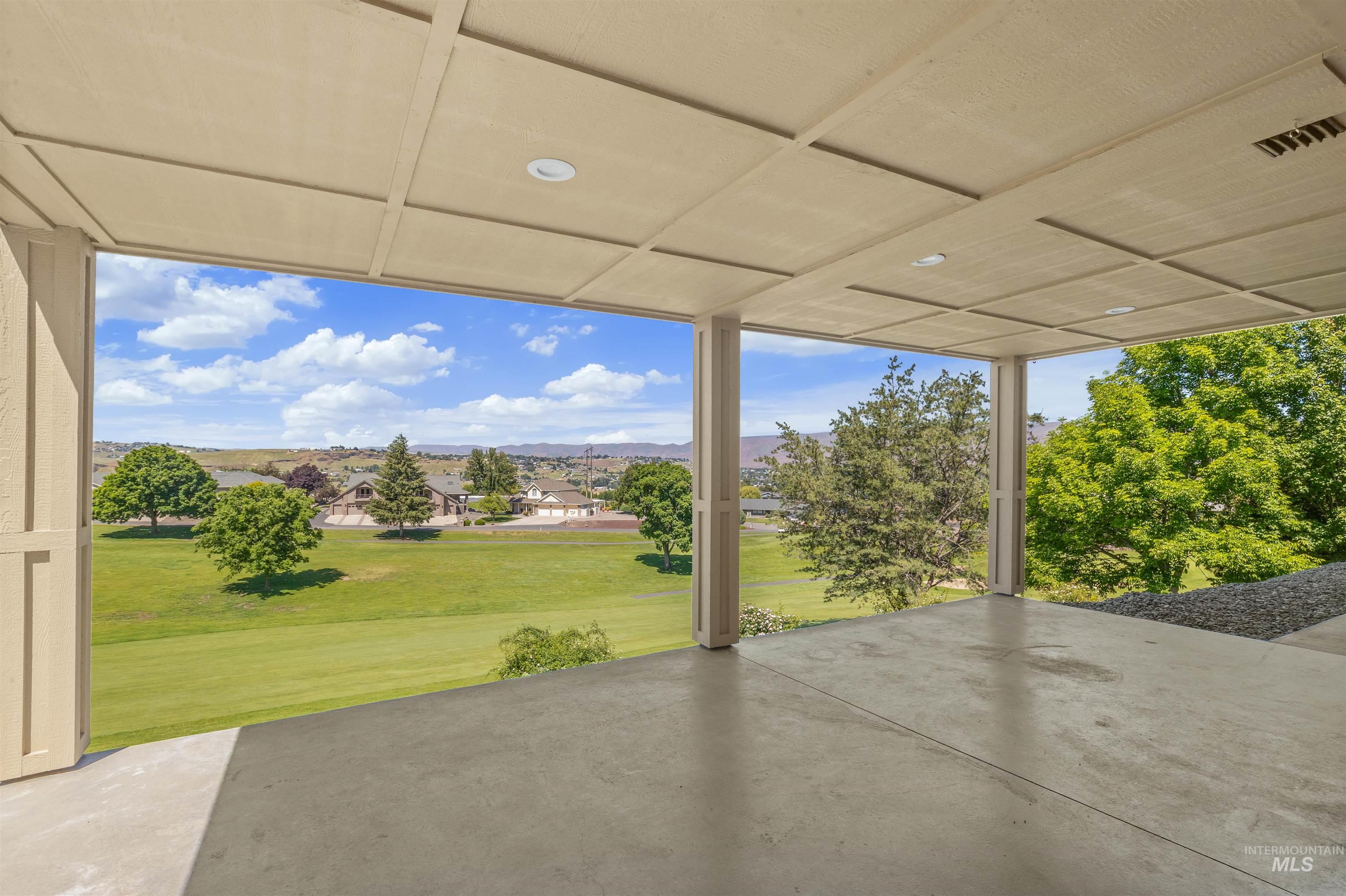 3954 Foothills Dr, Lewiston, Idaho 83501, 3 Bedrooms, 3 Bathrooms, Residential For Sale, Price $635,000, 98988280