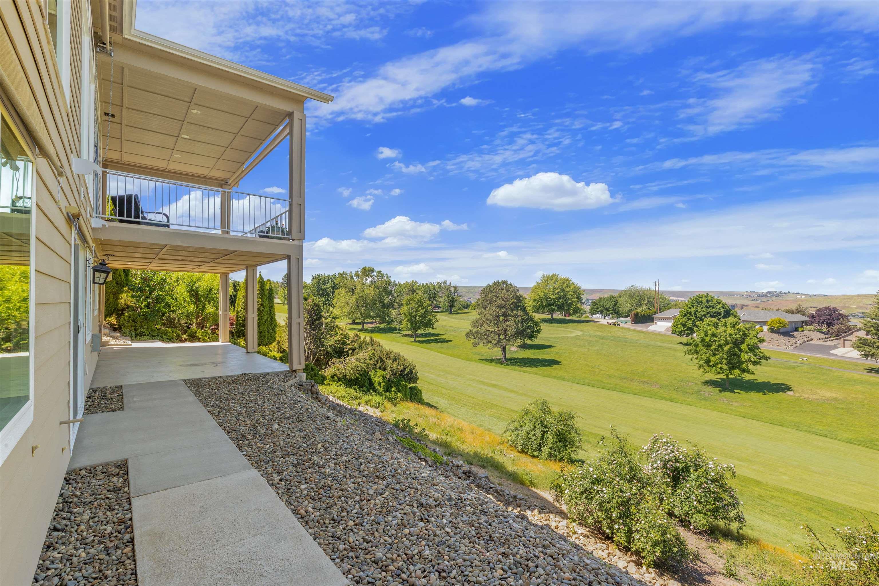 3954 Foothills Dr, Lewiston, Idaho 83501, 3 Bedrooms, 3 Bathrooms, Residential For Sale, Price $635,000, 98988280