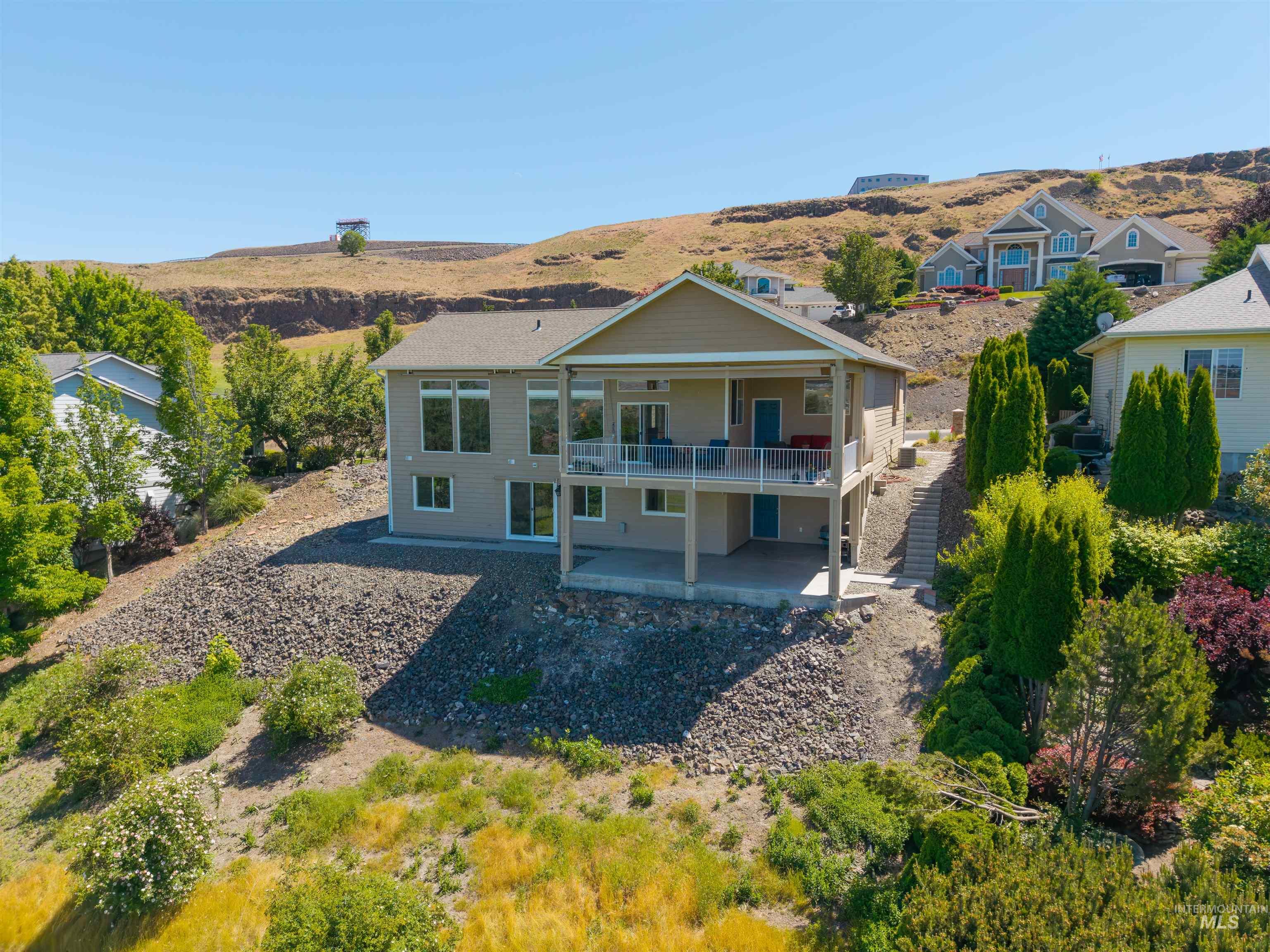 3954 Foothills Dr, Lewiston, Idaho 83501, 3 Bedrooms, 3 Bathrooms, Residential For Sale, Price $635,000, 98988280