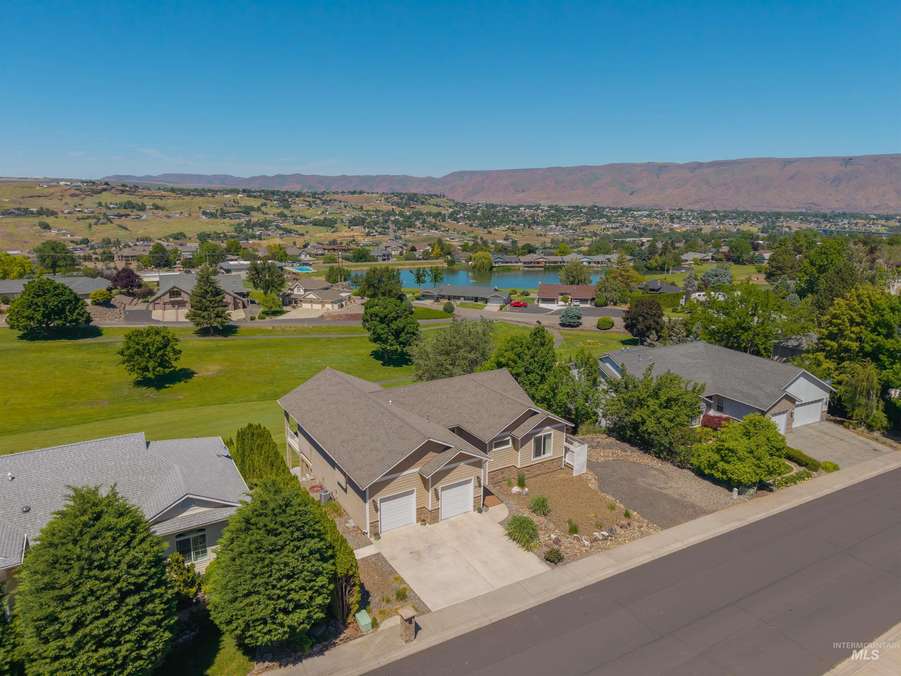 3954 Foothills Dr, Lewiston, Idaho 83501, 3 Bedrooms, 3 Bathrooms, Residential For Sale, Price $635,000, 98988280