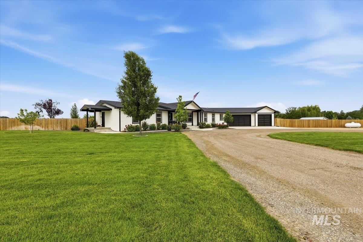 24901 Mint Lane, Middleton, Idaho 83644, 4 Bedrooms, 2.5 Bathrooms, Residential For Sale, Price $989,900,MLS 98988281