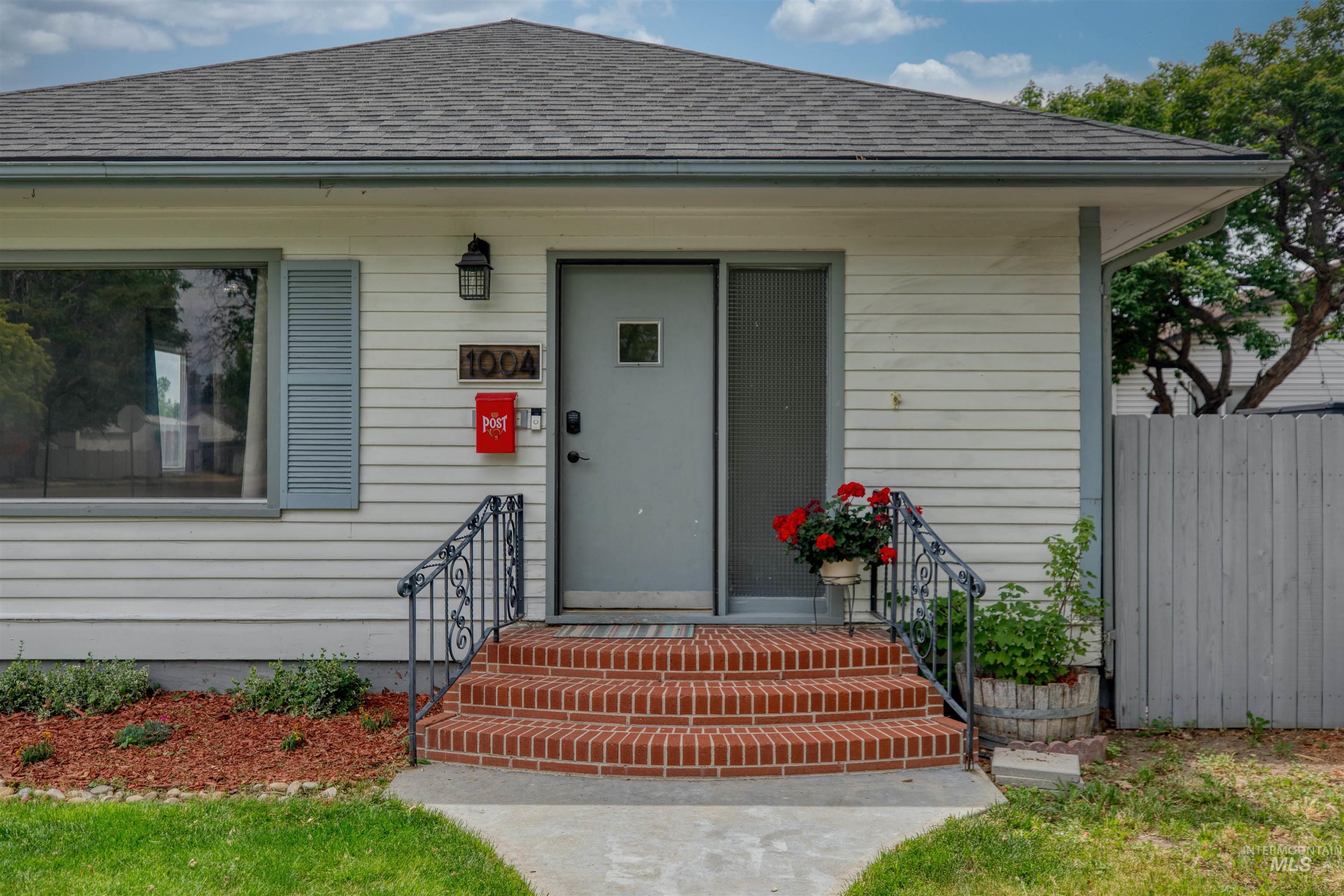 1004 11th Ave S, Nampa, Idaho 83651, 2 Bedrooms, 1 Bathroom, Residential For Sale, Price $299,000, 98988285