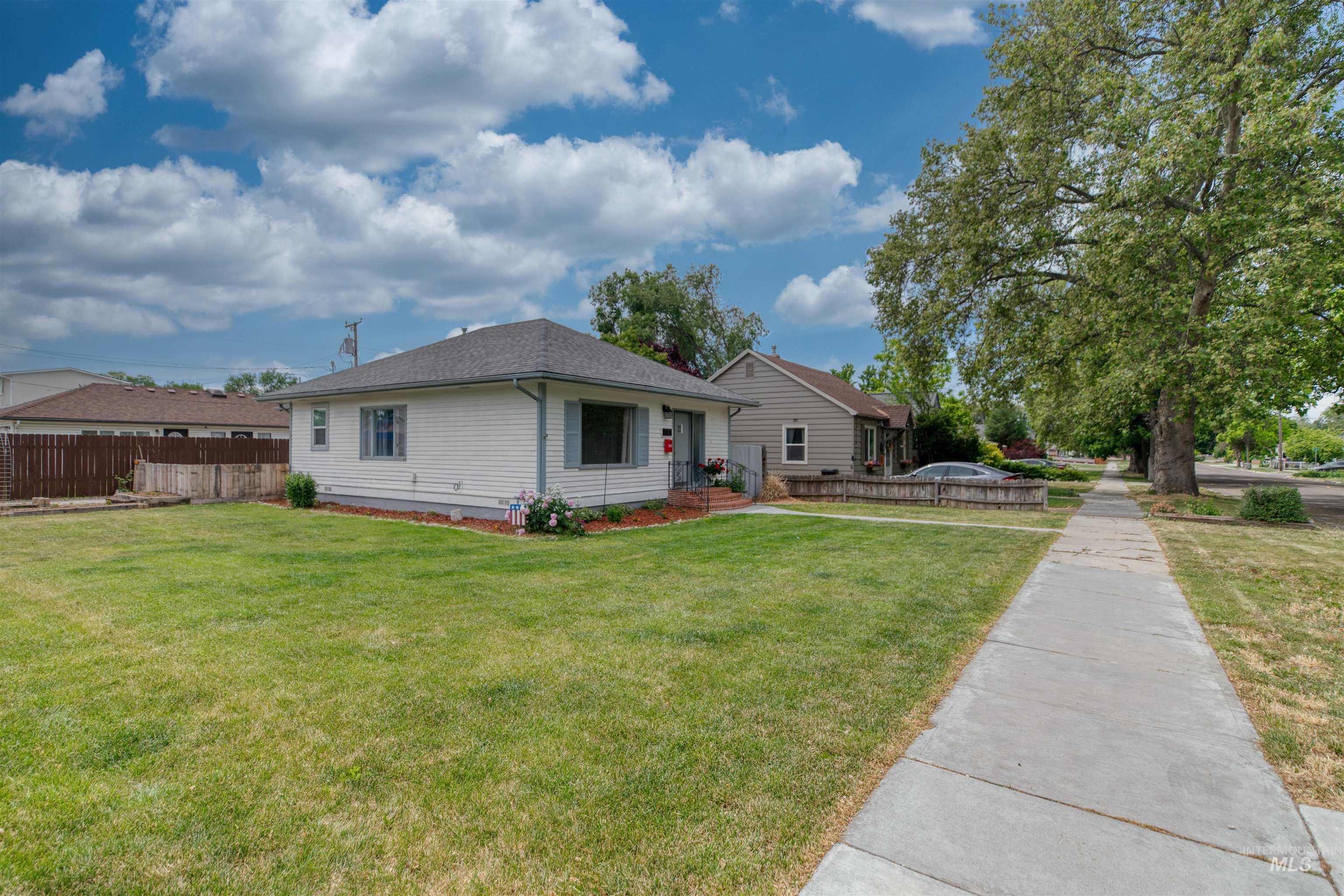 1004 11th Ave S, Nampa, Idaho 83651, 2 Bedrooms, 1 Bathroom, Residential For Sale, Price $299,000, 98988285