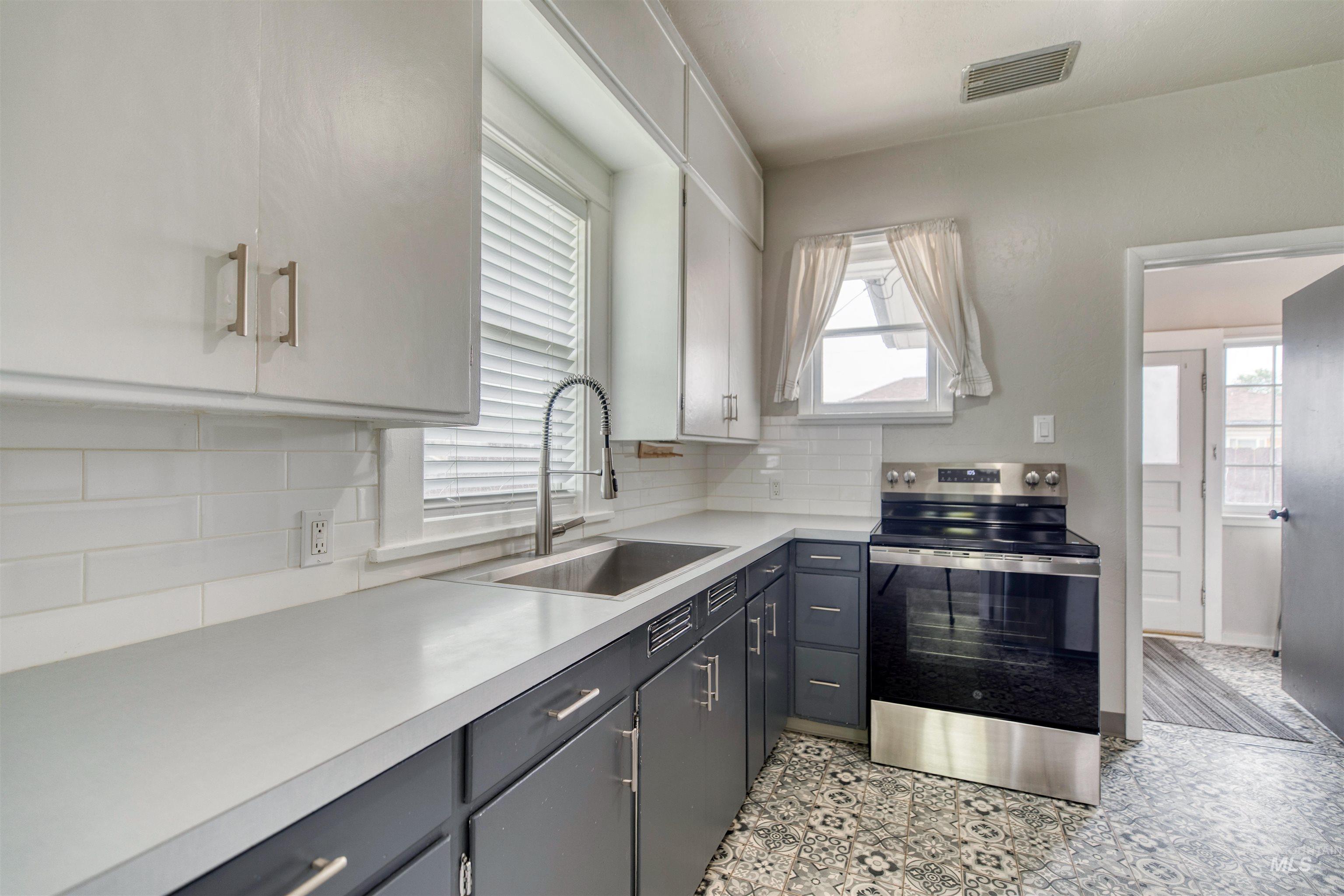 1004 11th Ave S, Nampa, Idaho 83651, 2 Bedrooms, 1 Bathroom, Residential For Sale, Price $299,000, 98988285