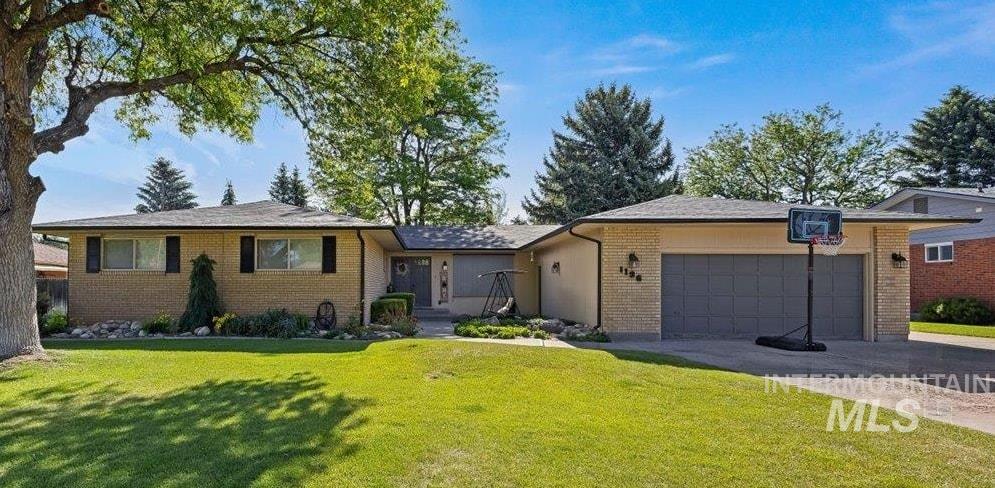 1196 Juniper St. N., Twin Falls, Idaho 83301, 5 Bedrooms, 4 Bathrooms, Residential For Sale, Price $530,000, 98988289