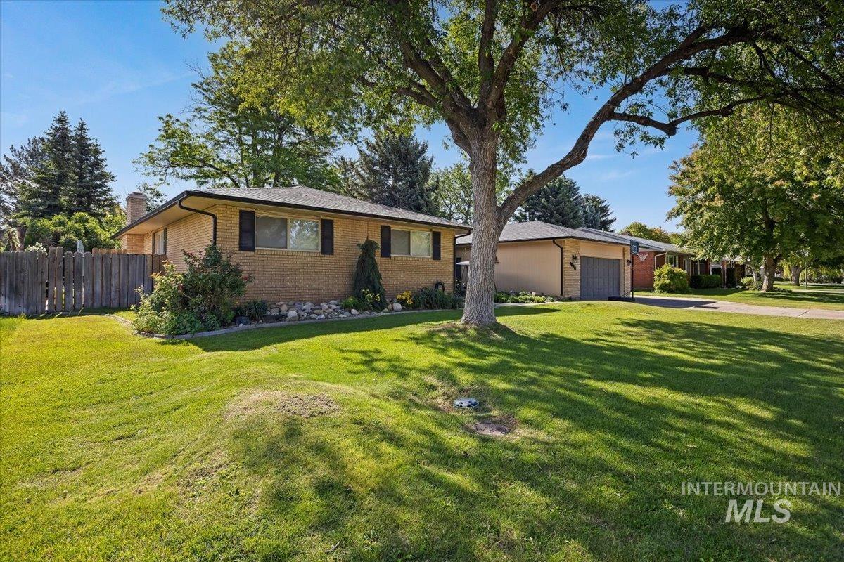 1196 Juniper St. N., Twin Falls, Idaho 83301, 5 Bedrooms, 4 Bathrooms, Residential For Sale, Price $530,000, 98988289