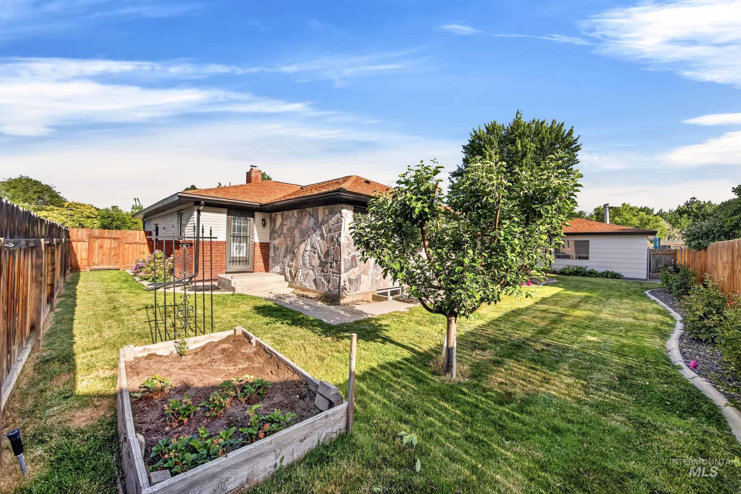 2715 S Virginia Ave, Boise, Idaho 83705, 4 Bedrooms, 2 Bathrooms, Residential For Sale, Price $648,000, 98988290
