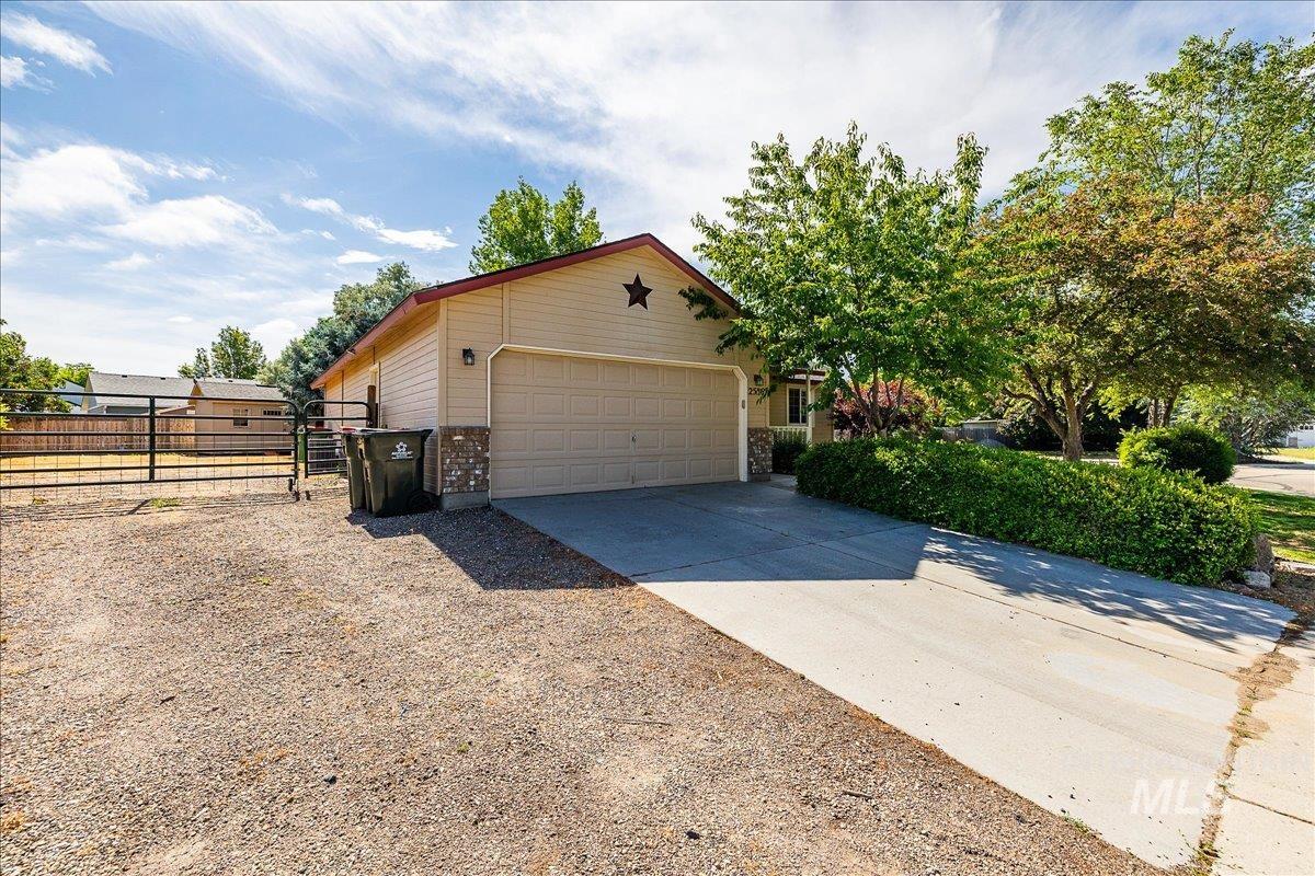 2536 N Tuscan Ave, Meridian, Idaho 83646, 3 Bedrooms, 2 Bathrooms, Residential For Sale, Price $439,900, 98988296