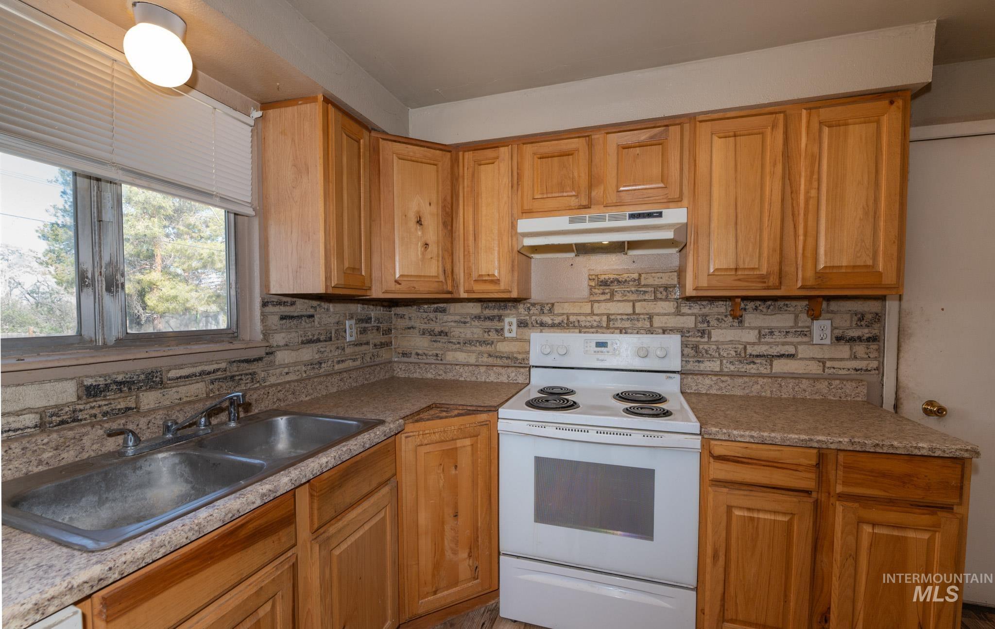 1157 Lavina Ave, Twin Falls, Idaho 83301, 3 Bedrooms, 2 Bathrooms, Residential For Sale, Price $240,000, 98988299